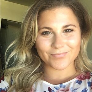 Meet your Posher, Laurie